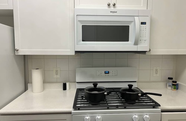 2-bedroom Home in Lovely Bethesda Neighborhood
