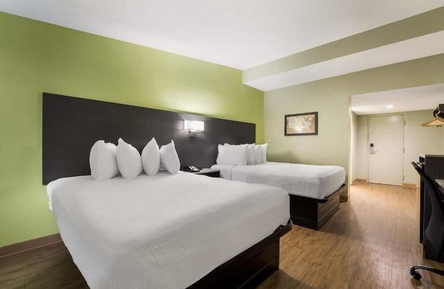 Charming B&B with AC and WiFi in phenomenal Columbus Downtown and Ft. Moore