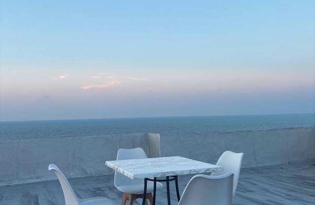 Very central, sea view! Near the station. Everything within walking distance.