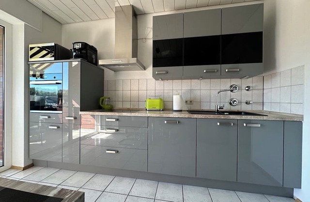 Modern, spacious apartment with home office and balcony