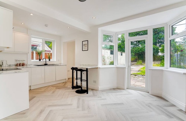 Stylish House in Wolverhampton with Free Parking