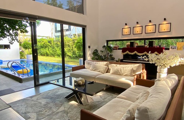Luxurious 4-bedroom villa with gym, private pool, rooftop, backyard & much more!
