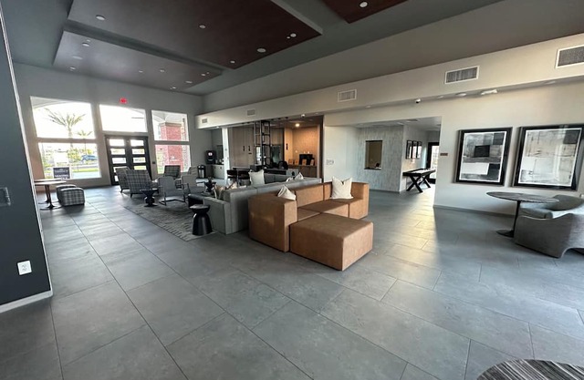 2BR/2BA Walk To State Farm Stadium & Westgate
