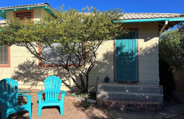 Charming 1-bedroom house in beautiful Bisbee with AC, WiFi, parking, yard
