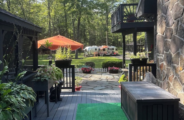 Cozy Airstream with WiFi and AC in peaceful Shokan