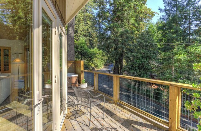Charming Coastal Bungalow, Hot Tub!