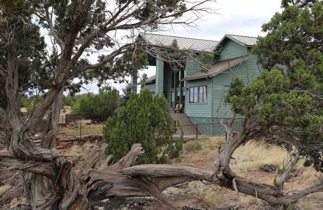 New Listing! Luxury cliff-side retreat. Isolated & Serene with EPIC views.