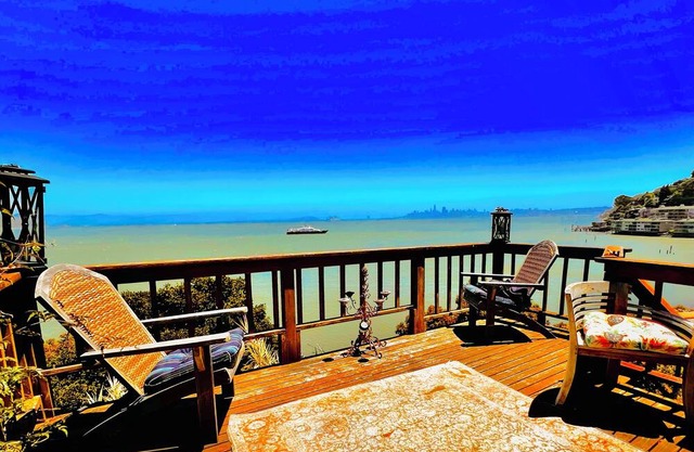 Spectacular Bay views & Gold Coast Living Spectacularly situ