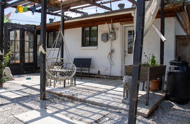 Permaculture Bungalow Safe Haven - 15 min away from downtown & Tinker!
