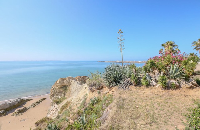 La Almadraba - Three Bedroom Apartment, Sleeps 6