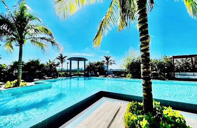Art District Sauna Heated Rooftop Pool Rides to the Beach and Airport