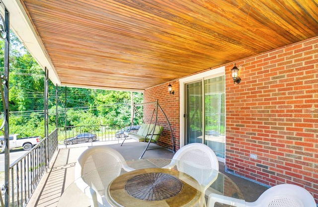 Bright Pittsburgh House w/Yard: 3 Mi to Downtown!