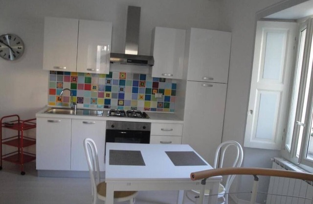 2-room house with balcony in the old town of Intra
