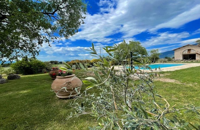 Spoleto Biofarm - All Year pool + shops and bars