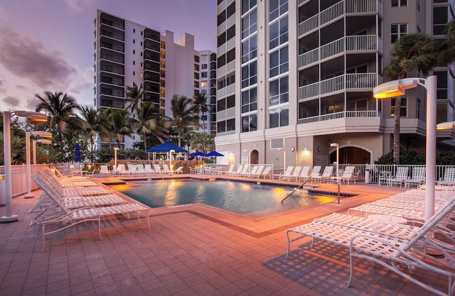 Everything You Need For The Perfect Vacation! 3 Relaxing Units, Beachfront, Pool