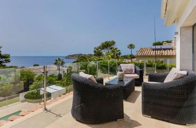 Chic pool house ID 2550