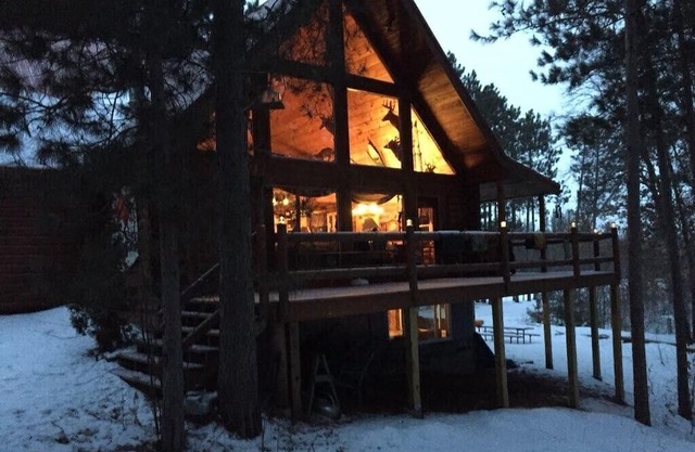 Private Cabin in the Woods.on a Lake. Family and Dog Friendly