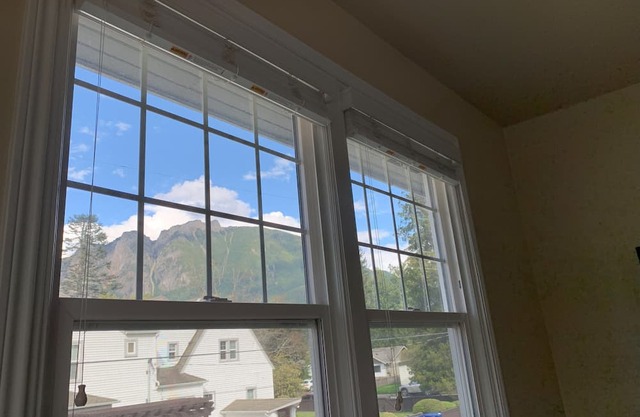 Modern 1 br over Downtown - Walkable - Fast WiFi