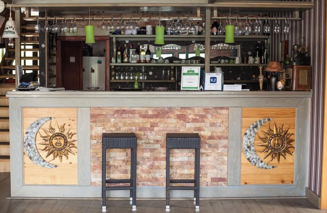Cozy Hostel at the Danube river10 min to downtown Belgrade in the park USCE