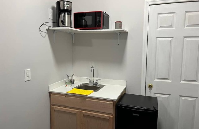 Guest suite private entrance 1/1
