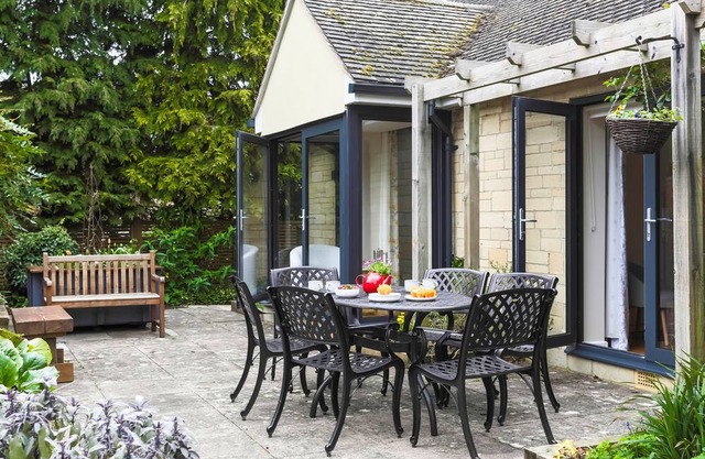 Orchard Lea is the perfect destination for a get-together, providing generous living space, attracti