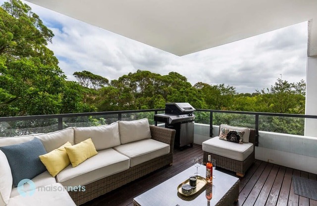 1 Bed Apt, AirCon & Large Balcony with BBQ