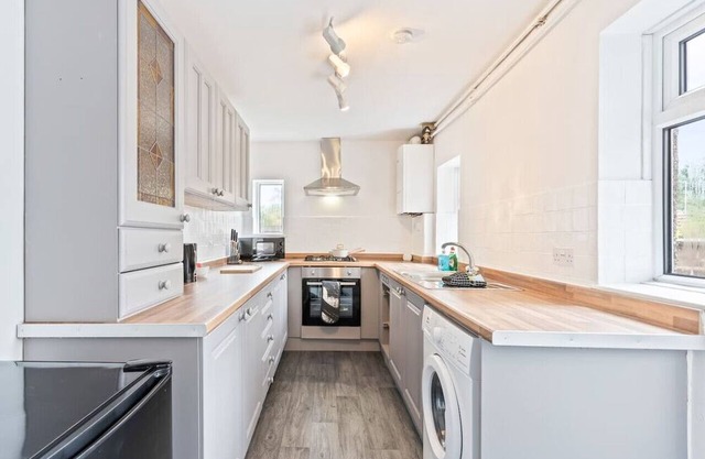 Welcoming House - Sleeps 5 - Free Parking & WiFi