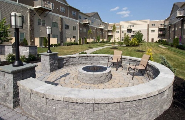 Modern, Pet Friendly Apartment For Labor Day weekend, 5 Minutes to Track & Town