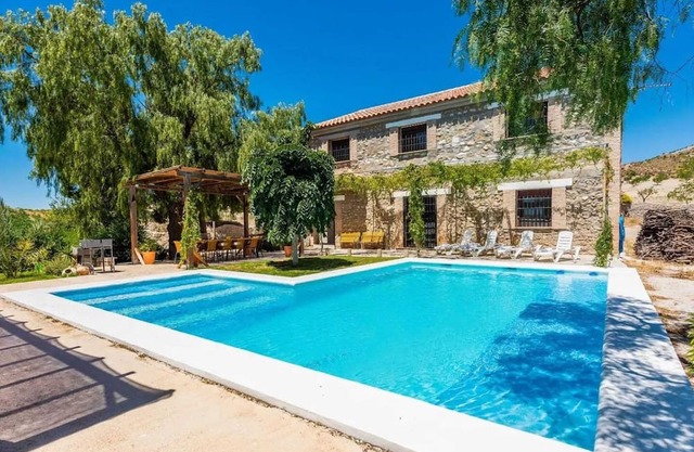 Homerez - Spacious House with Pool in Oria