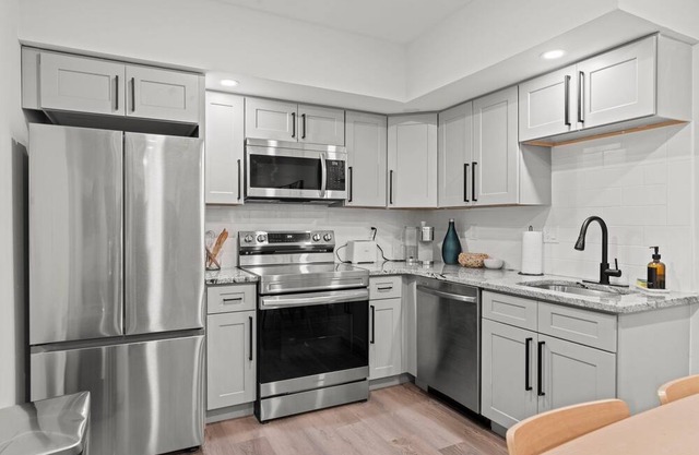 5 Minutes to Center City! Entire 3 Bed 3 Bath Apartment!