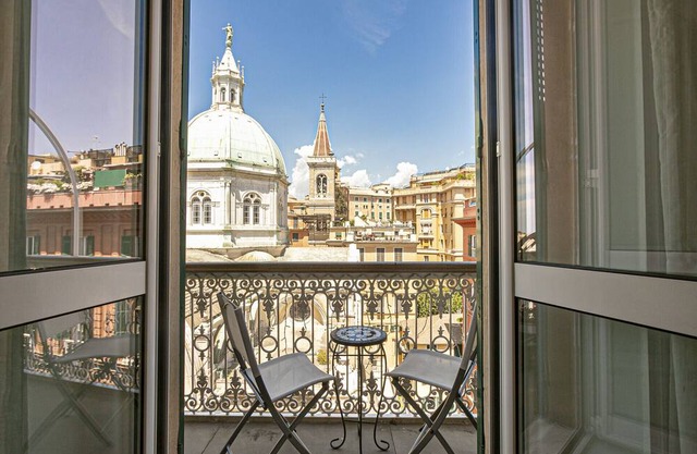 Luxury B&W - Charming two-room apartment with balcony