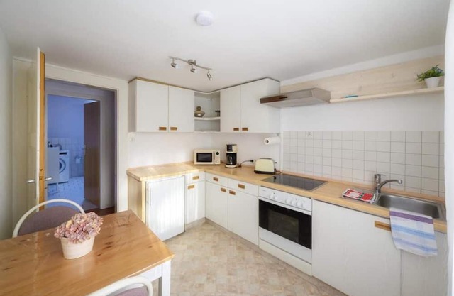 Apartment 'Wohnung Am Kurpark' with Wi-Fi