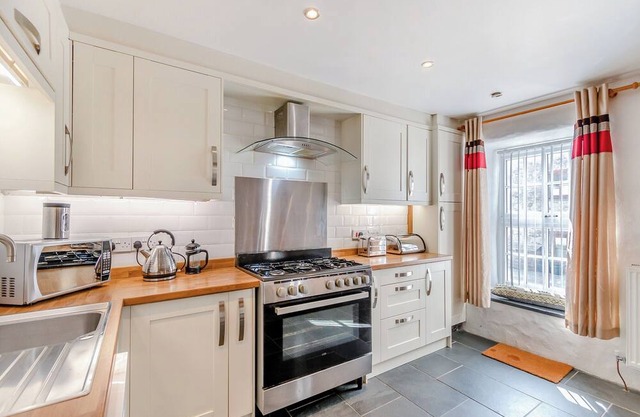 Picked for its superb location close to the Cathedral and only a 30 minute walk to the beach.