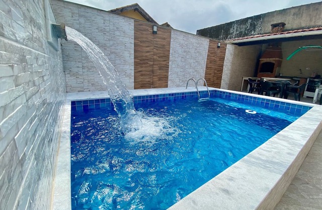 Casa com piscina e Churrasqueira