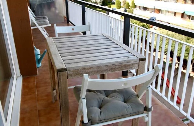 Sea and pool apt. | 2' walking to train station