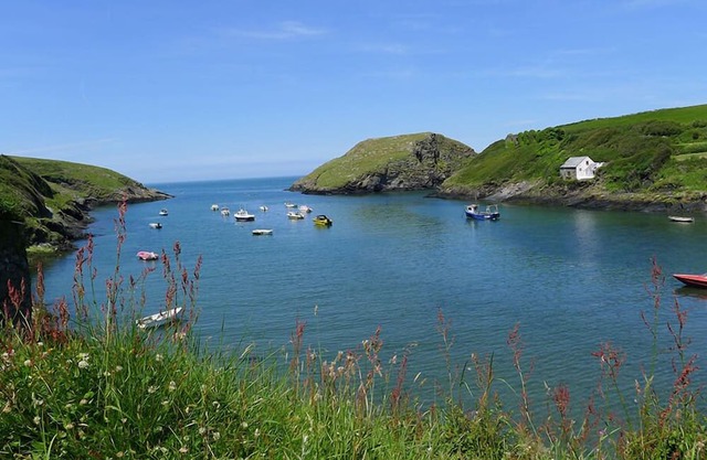 The Granary, holiday property Trecwn, Sleeps 2, 1 bedrooms, bathrooms