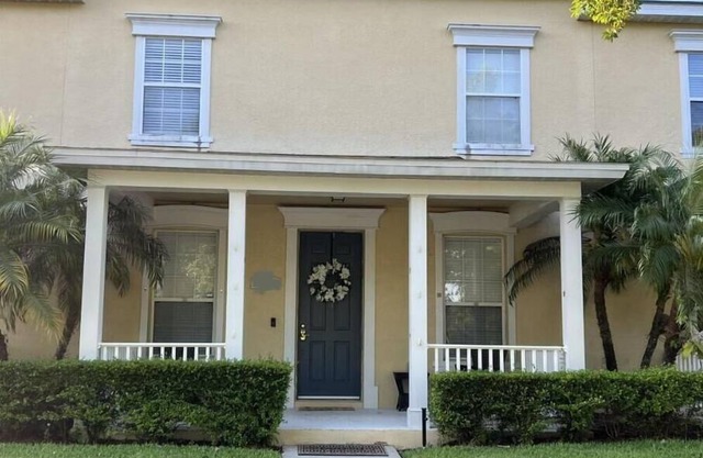 Windermere Two Bedroom Updated Townhouse Water View,Close to Disney, A+ Location
