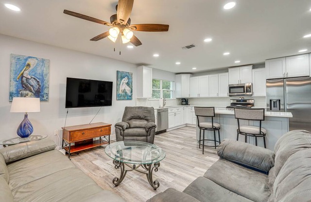 Pet-Friendly Panama City Home, 9 Mi to Beach!