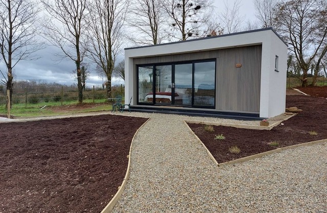 LakEscape -- Luxury Waterfront Self Catering Cabin - ROMA