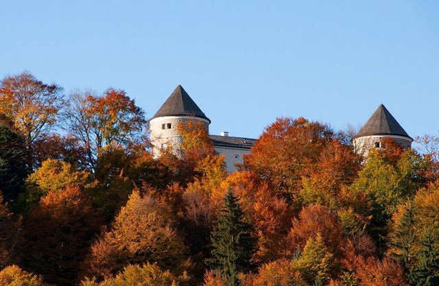 Castle view Modern retreat