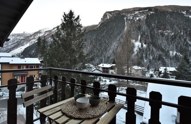 Beautiful apartment for 6 guests with WIFI, TV, balcony and parking