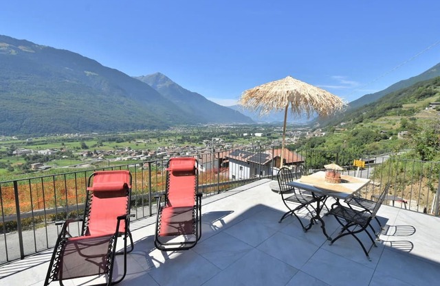 Lovely apartment for 4 guests with WIFI, A/C, TV, terrace, pets allowed and parking