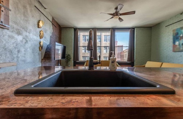 Chic Downtown Retreat | Rooftop Oasis