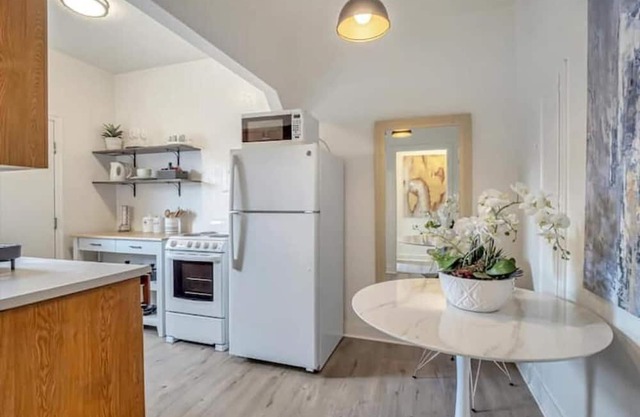 Elegant 1b/1b, ideal getaway-walk DT Livermore