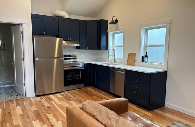 Cozy M Street Carriage House