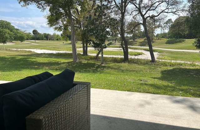 Private Luxury Guest Room w/ Golf Course Access Separate Entrance