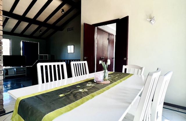 20%Off/Beautiful Affordable Queen Bedroom Near Perth /Fremantle/University