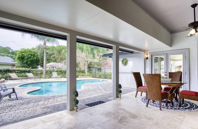 ~Hush Haven Sleeps 12 Heated Pool & Spa~