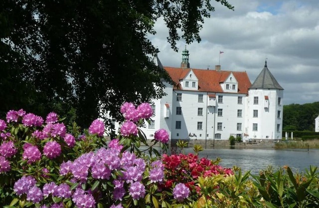 Moin Moin Husby Modern retreat