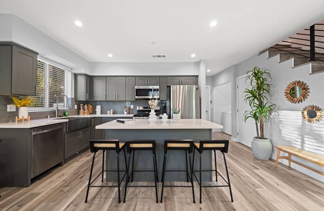 Los Angeles Gem: Retreat in Harvard Heights